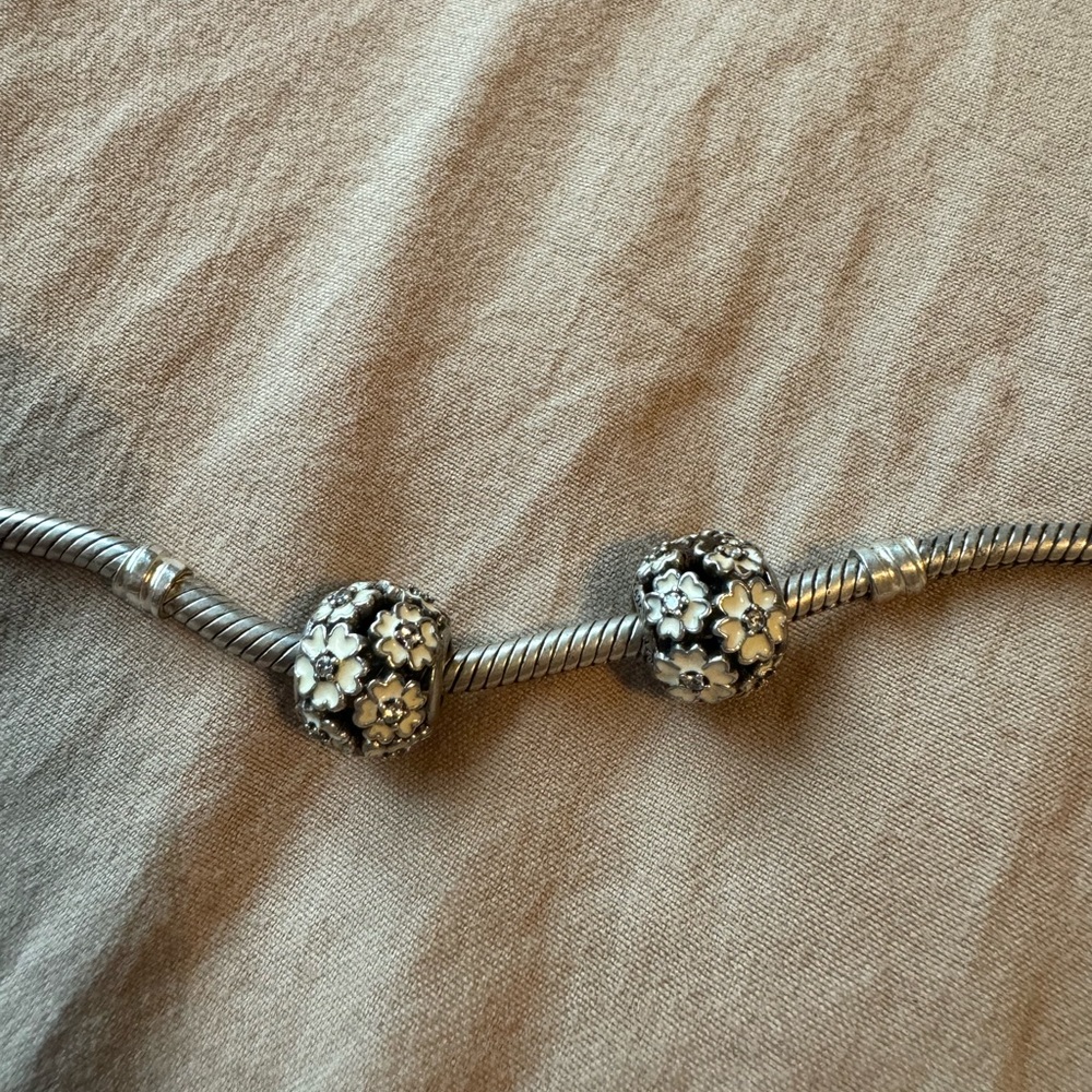 Pandora clip flower charms